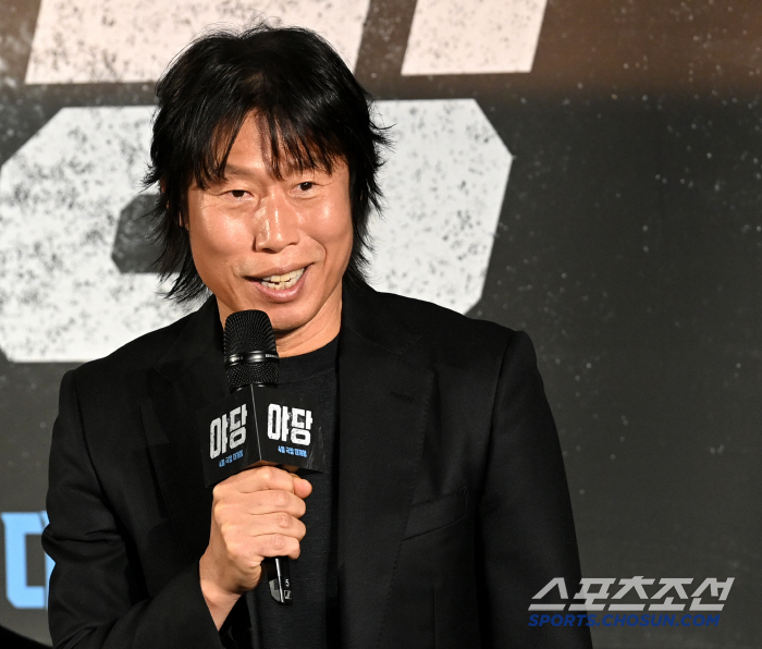 [SC줌人] "클리셰 범벅 '야당' 어디 보자~"…유해진, '3억 개런티' 루머에 웃을 수 없는 영화계