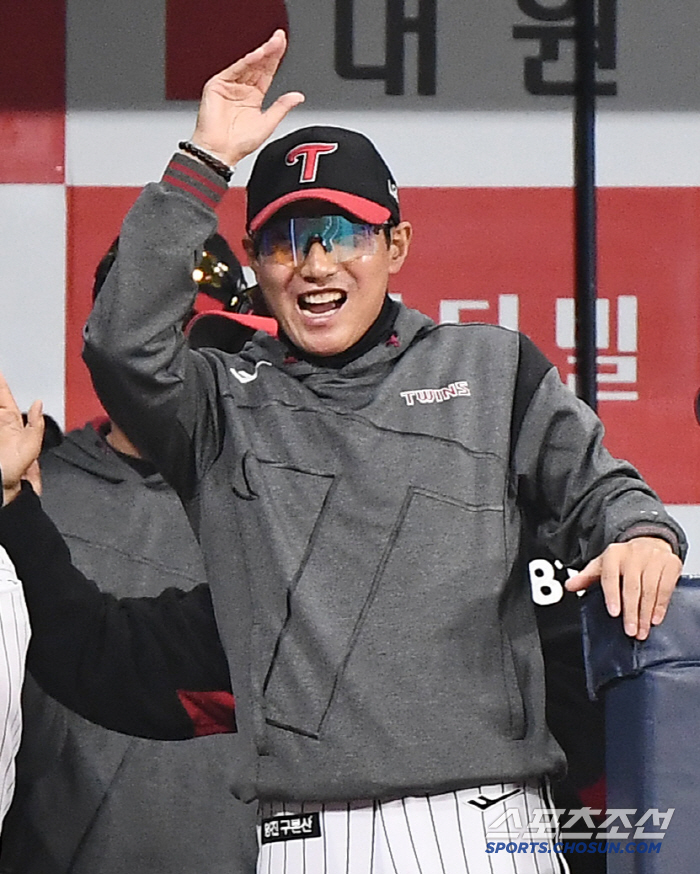 30분 만에 게임오버! LG 메가트윈스포 2회에 키움 초토화! 13-1 대승하며 개막 11승1패. 미친 승률 0.917 [고척 현장리뷰]
