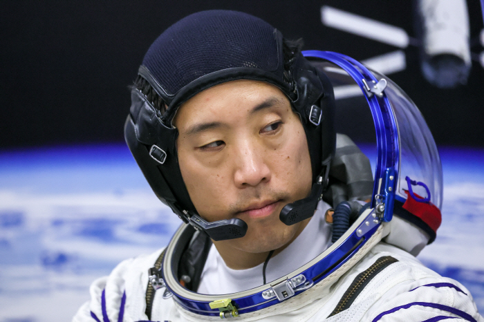 러시아 소유스 MS-27, 우주정거장 안착…한국계 NASA 우주비행사 조니 김 '화려한 이력' 재조명