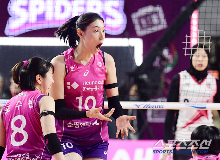 하늘이 김연경에게 우승을 허락했다. '역대급 챔프전' 흥국생명 3대2 승…