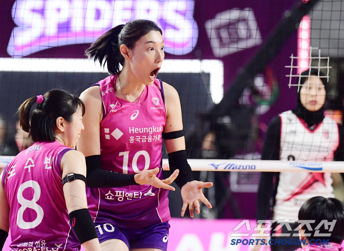 하늘이 김연경에게 우승을 허락했다. '역대급 챔프전' 흥국생명 3대2 승…