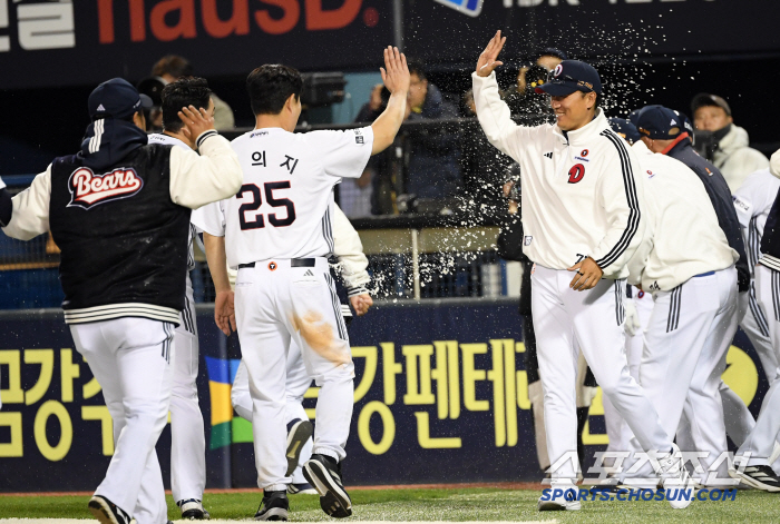 '끝내기 안타면 이정도는 해야지' 연장 11회 2사 만루 김기연 끝내기 …