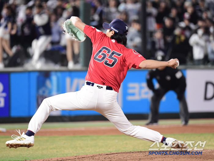 '나홀로 필승조' 정철원 또 무너졌다…커져가는 압박감→최고 149㎞ 직구…