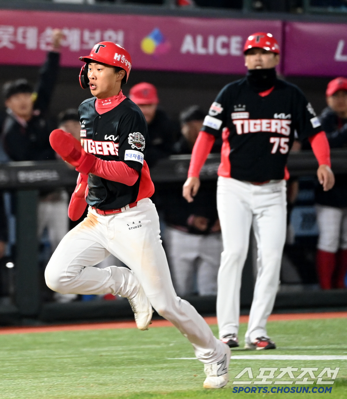짧지만 강렬했다. 대주자→득점+안타+도루까지, KIA 루키 박재현의 미친…