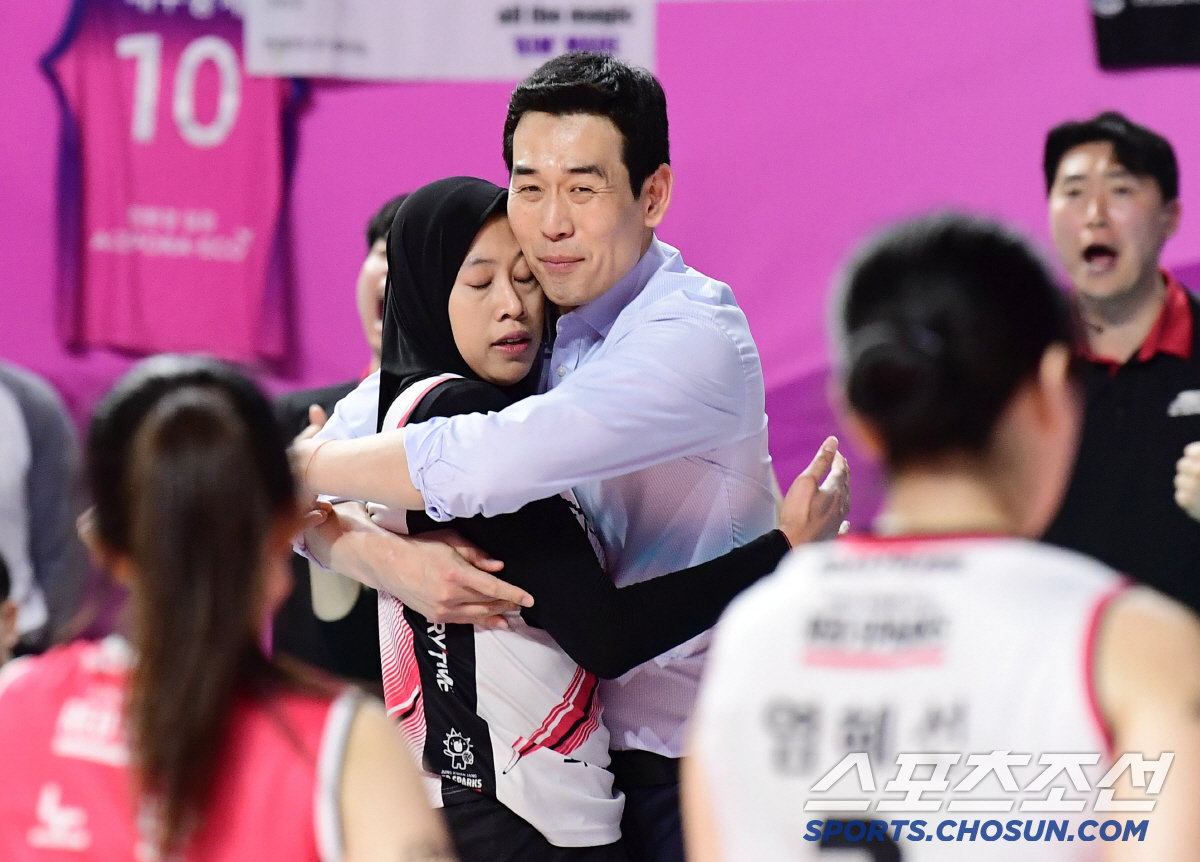 역사에 남을 투혼, 감동 드라마...김연경 '라스트 댄스'가 빛났던 건,…