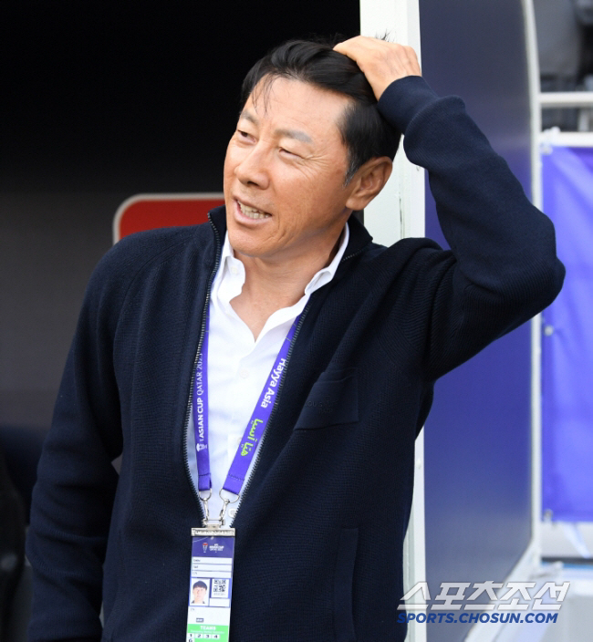 "42일 만에 '지각' 조각" 정몽규 회장, KFA 새 집행부…박항서, …