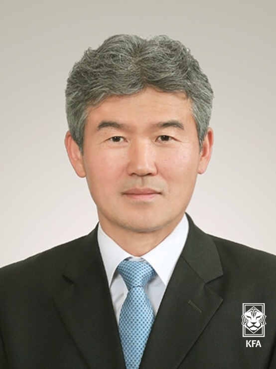 "42일 만에 '지각' 조각" 정몽규 회장, KFA 새 집행부…박항서, …