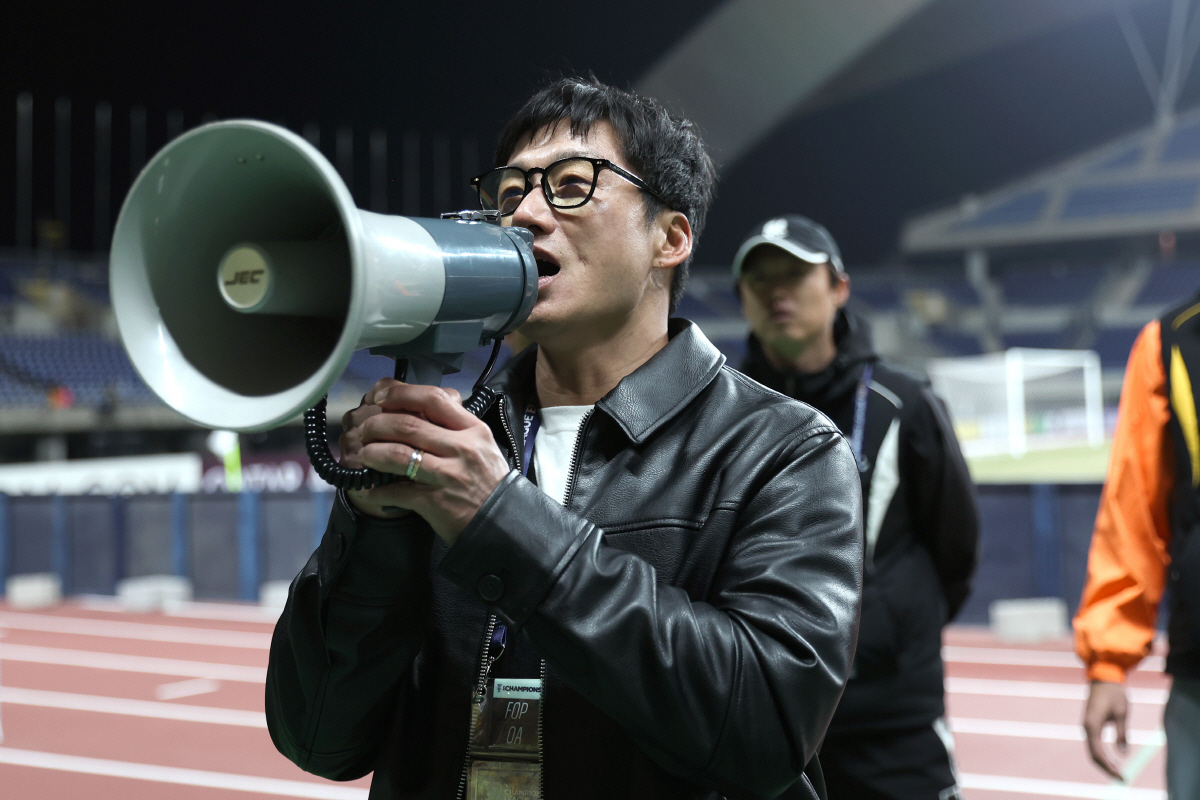 "42일 만에 '지각' 조각" 정몽규 회장, KFA 새 집행부…박항서, …