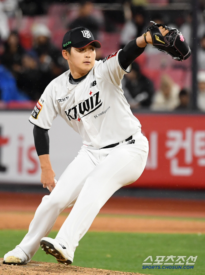 '100이닝 페이스' 박영현 부활 → 이강철 감독 흐뭇 "역시 많이 써야…