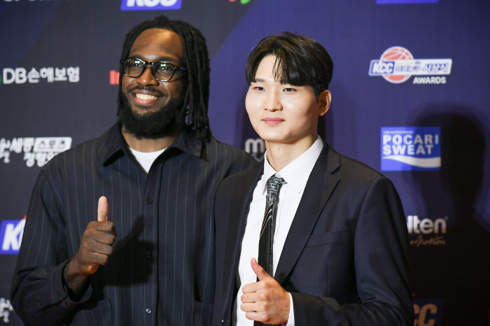 만장일치 MVP 워니+국내 MVP 안영준+김선형 베5+전희철 감독상. 시상식도 1위 독주한 'SK 천하'였다