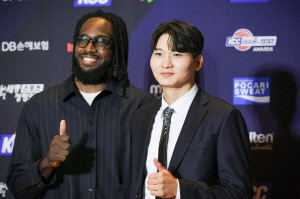 만장일치 MVP 워니 국내 MVP 안영준 김선형 베5 전희철 감독상. 시상식도 1위 독주한 'SK 천하'였다
