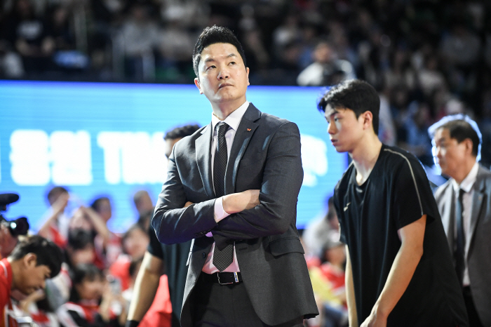 만장일치 MVP 워니+국내 MVP 안영준+김선형 베5+전희철 감독상. 시…