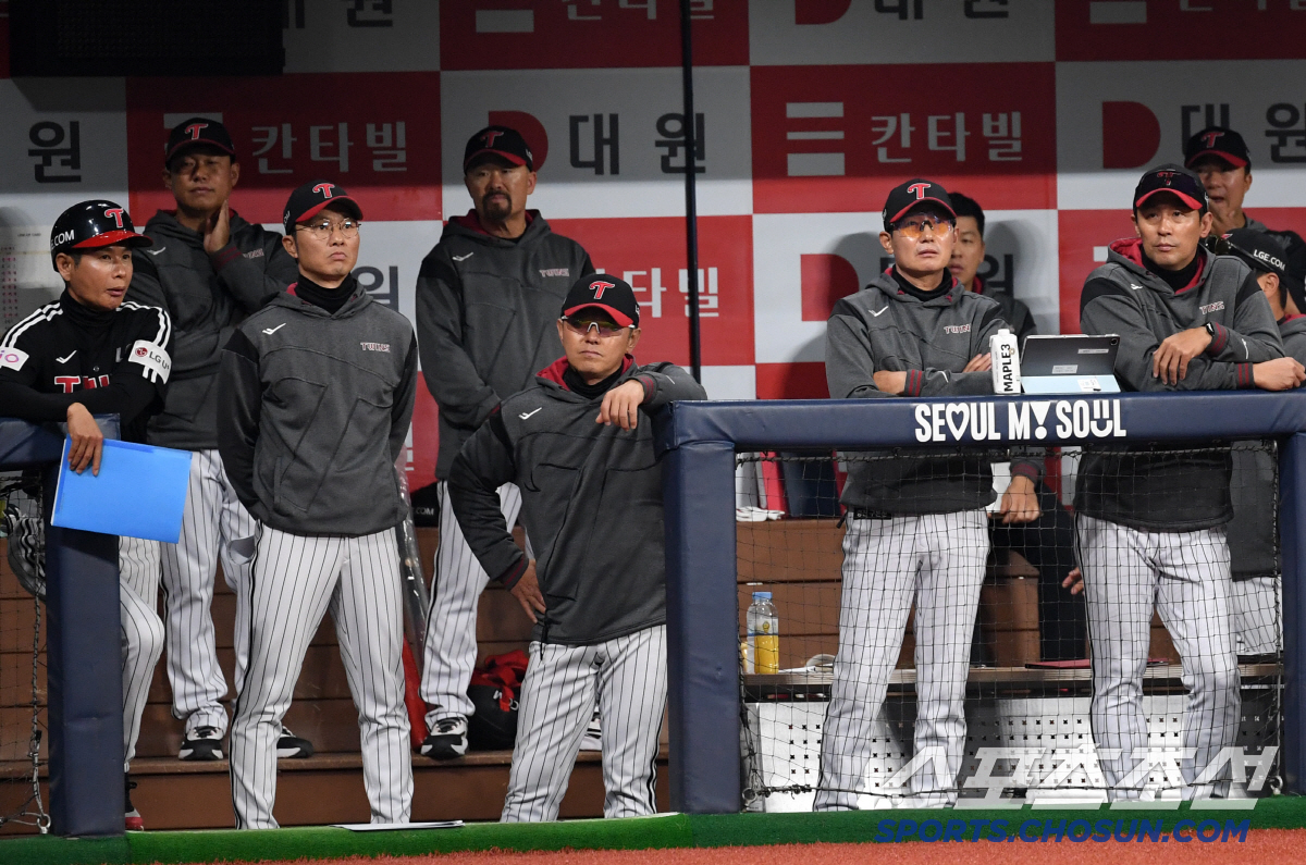 굴욕의 13K, 선발 전원 삼진...LG 파격 라인업, 의도는 좋았지만 …