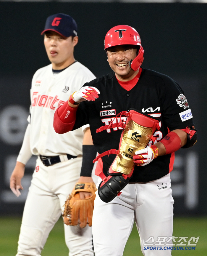 '10안타+1점' 변비야구 → 치명적 실수까지…롯데 승리의 조건, 선발이…
