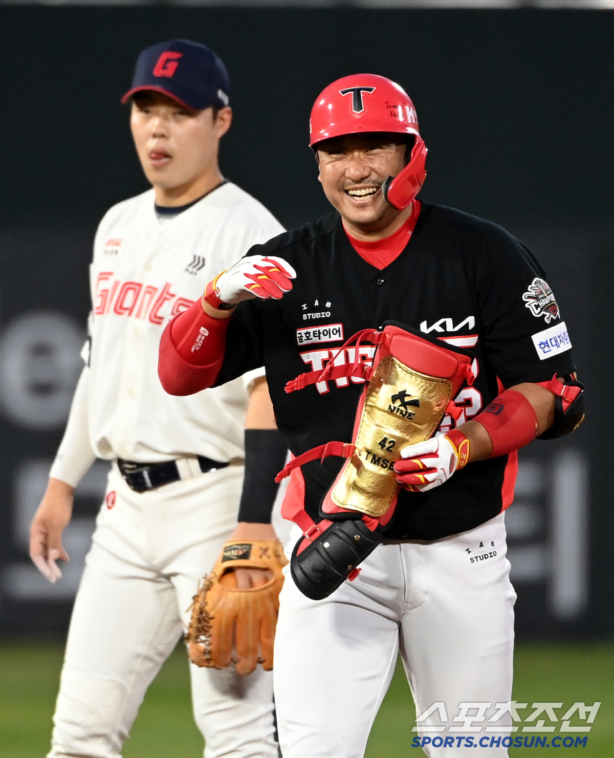 '10안타+1점' 변비야구 → 치명적 실수까지…롯데 승리의 조건, 선발이…