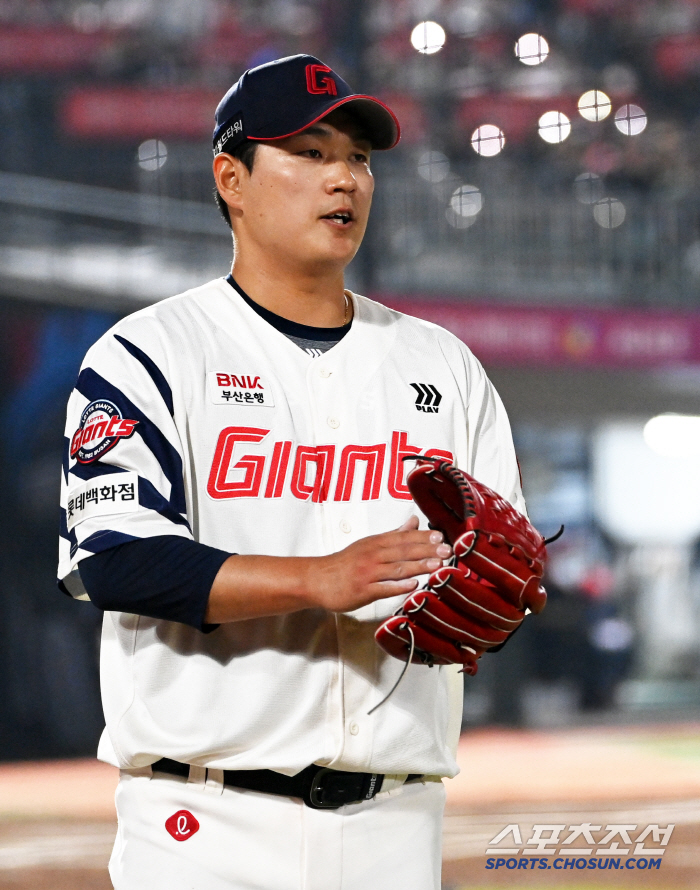 '10안타+1점' 변비야구 → 치명적 실수까지…롯데 승리의 조건, 선발이…
