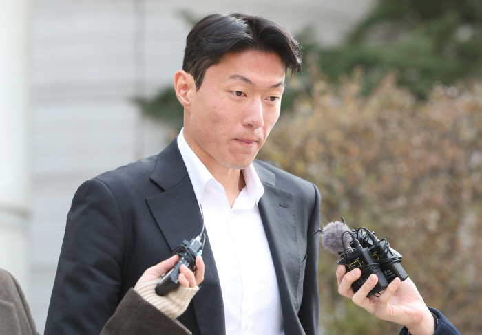 '불법 촬영→징역형 집행유예' 황의조 커리어도 나락으로...부진에 벤치로…