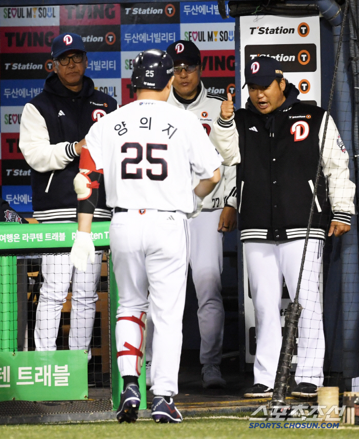 진짜 곰 그 자체? 겨울잠 깬 안방마님…5G 타율 0.505, "추울 때…