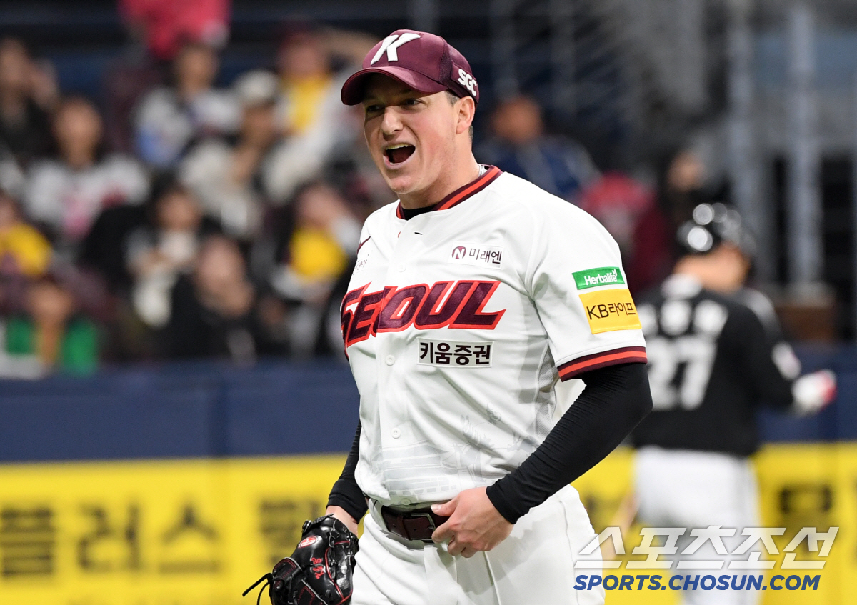 개막전 8실점 참사에 "망했다" 소리 나왔는데, 13K 대반전...외인 …