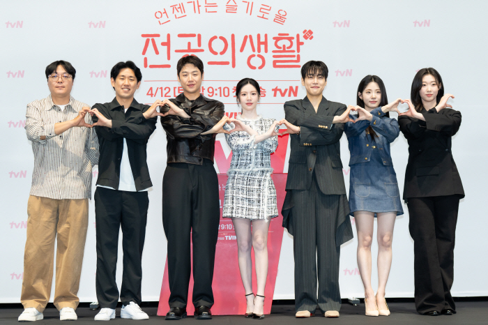 '언슬전' 신원호 PD "산부인과 전문의 4명, 현실감無? 허구로 봐달라"