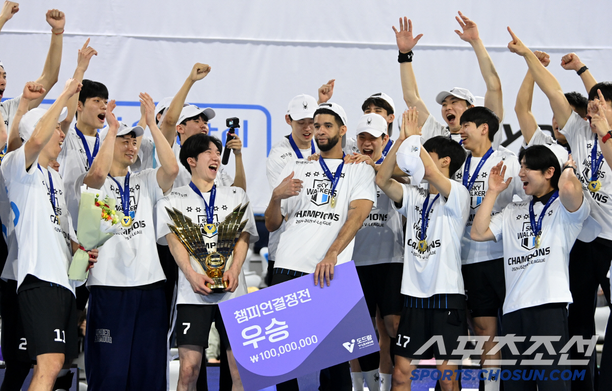 19년 만에 '천하통일' → '타도 대한항공' 선의의 경쟁 속 탄생한 드…
