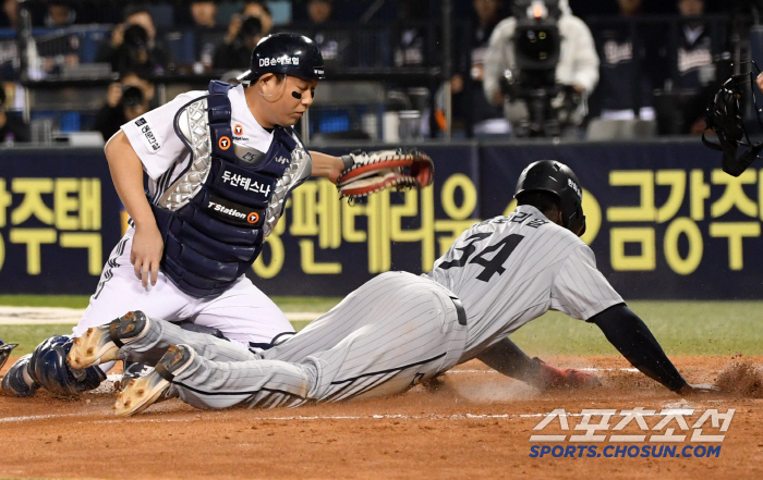 35년 만에 진기록→결국 '로그 아웃' 한화 이제 달린다…두산 제압 '2…