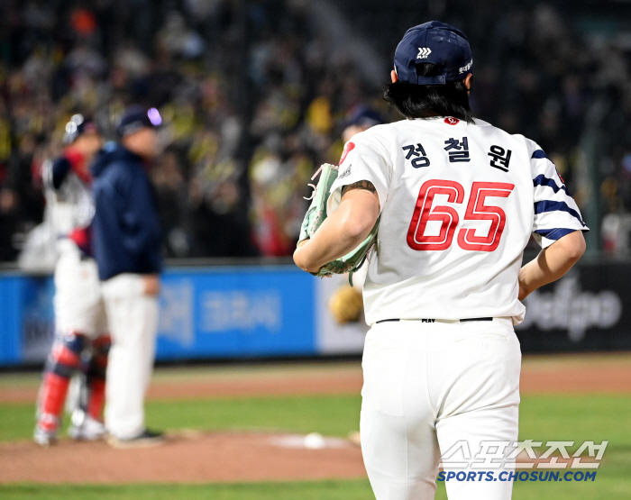 '3볼→슬라이더 3개로 헛스윙 삼진' 패전 아픔 씻은 뜨거운 포효, 1이…