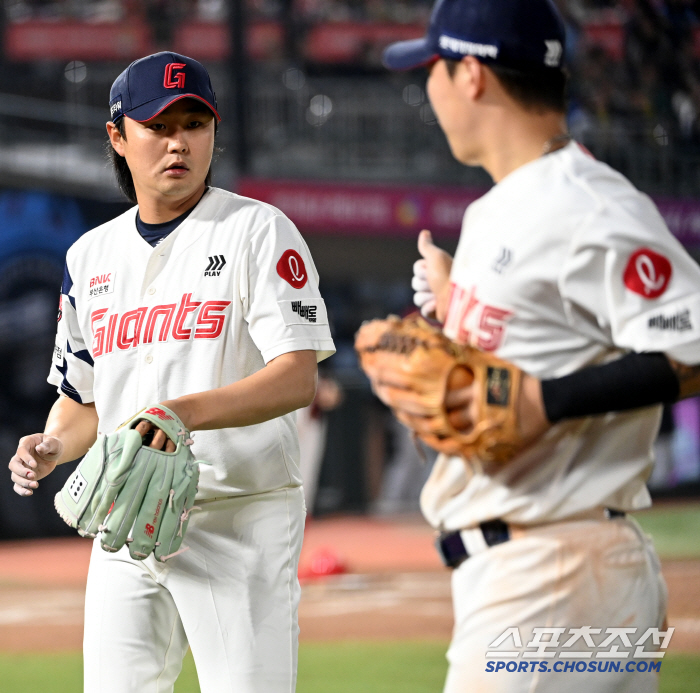 '3볼→슬라이더 3개로 헛스윙 삼진' 패전 아픔 씻은 뜨거운 포효, 1이…