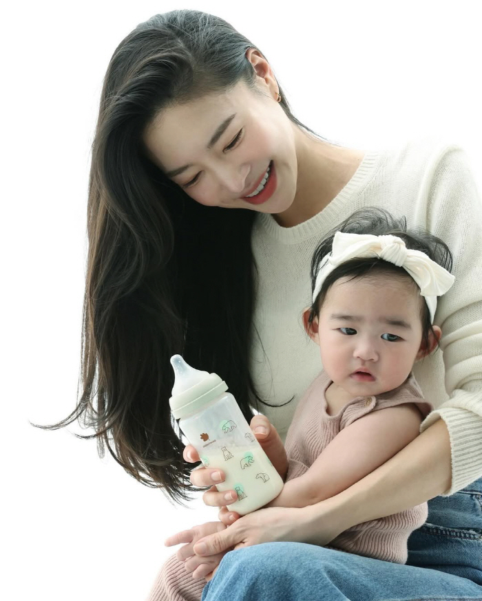 '이상해 며느리' 김윤지, 8개월 딸 벌써 조기영어교육..."자기 전 영…