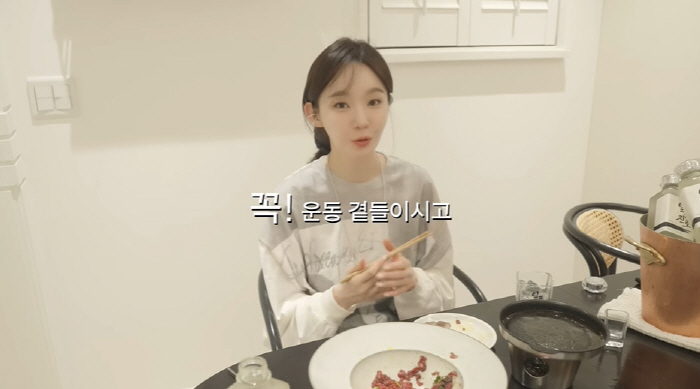 강민경, 고기 먹방에도 '167cm·52kg' 몸매 유지 비결..."1일1식·공복 유산소로 관리" ('걍밍경')