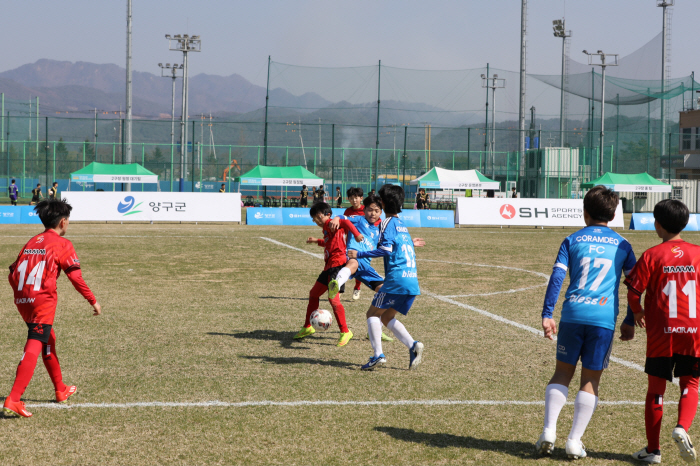 "미래의 축구 꿈나무들이 양구에서 뜨거운 열정을 펼치다" '2025 행복…