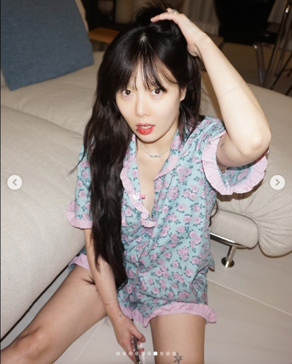 현아, 러블리룩에 '피어싱 한 방'…결혼 후 확 달라진 분위기