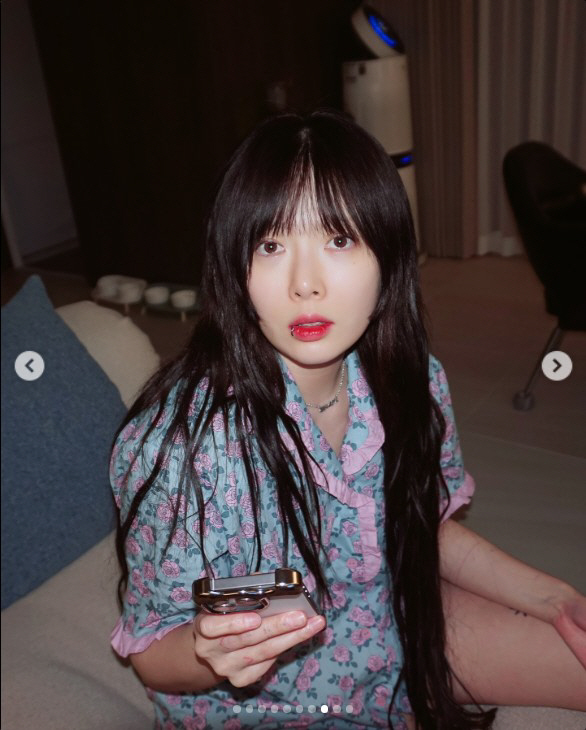 현아, 러블리룩에 '피어싱 한 방'…결혼 후 확 달라진 분위기