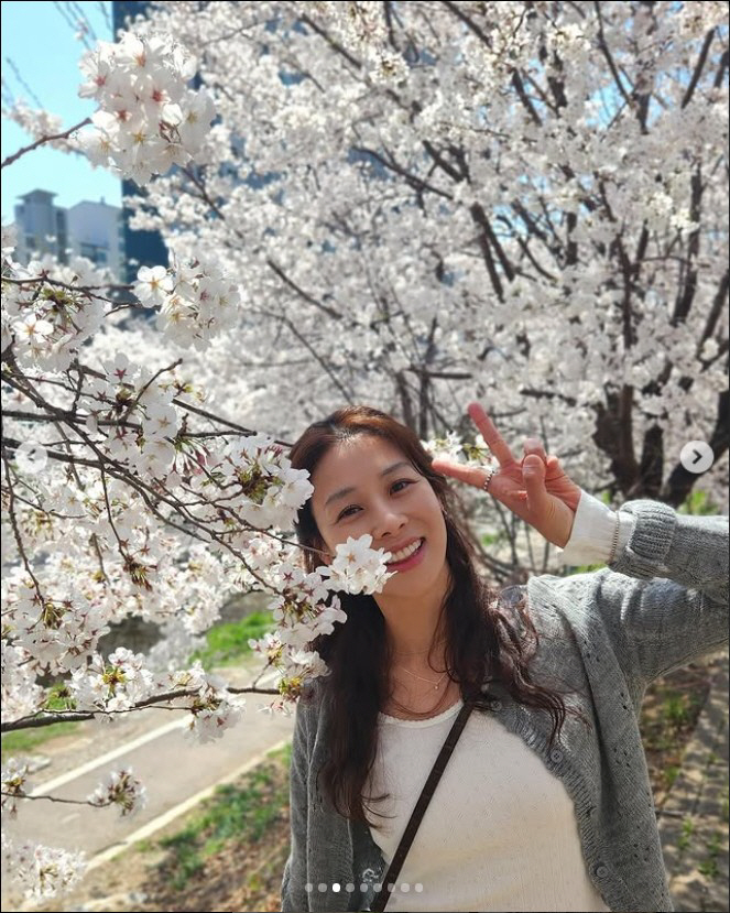 장신영, ♥강경준 불륜 용서했지만...벚꽃 구경은 '홀로'