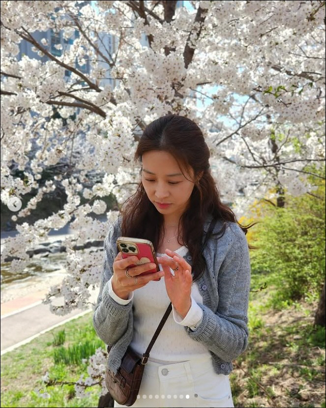 장신영, ♥강경준 불륜 용서했지만...벚꽃 구경은 '홀로'