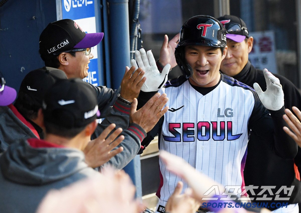 "감독님 우릴 위해... 꼭 이기자". 절대 1강 선수들 뭉쳐 1:2→5…