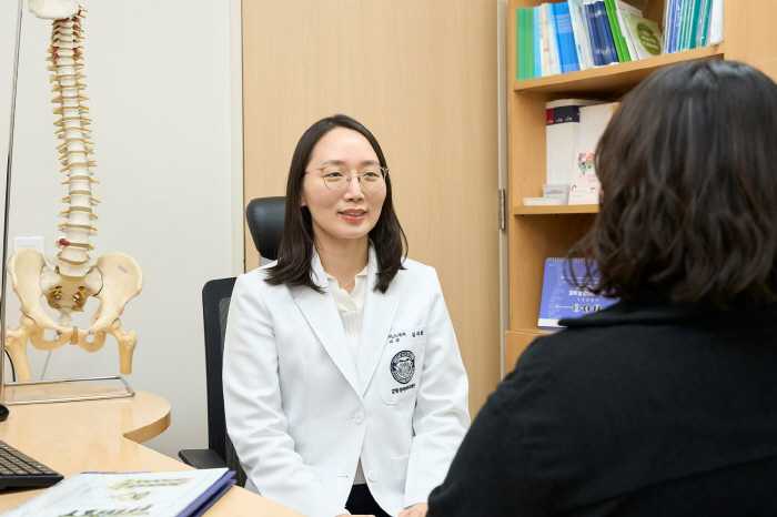눈과 입 건조하고 피곤하다면 '쇼그렌증후군' 의심…환자 절반 이상 중년 …