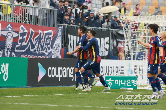 "이현용의 기적 극장골,마침내 첫승!" 수원FC,김천 상무에 3대2감격승…