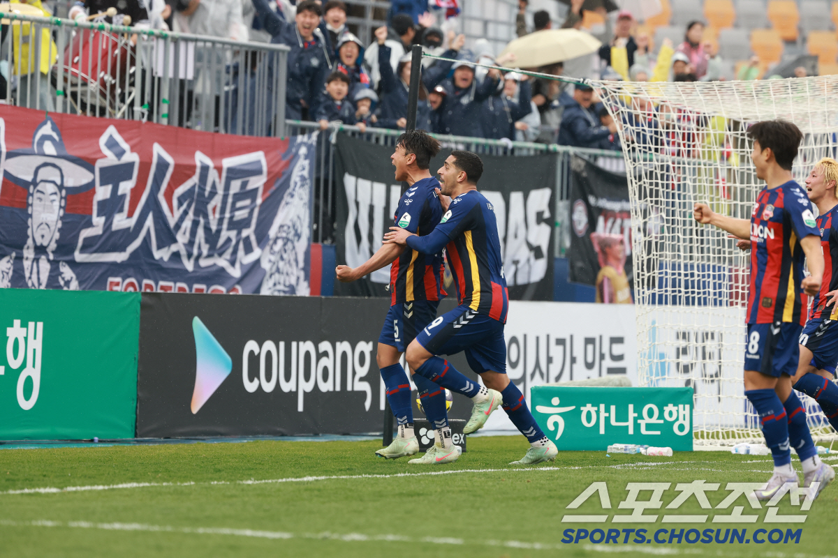 "이현용의 기적 극장골,마침내 첫승!" 수원FC,김천 상무에 3대2감격승…