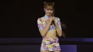 리사, 男 댄서와 29금 댄스→엉덩이 노출…파격의 美 코첼라 