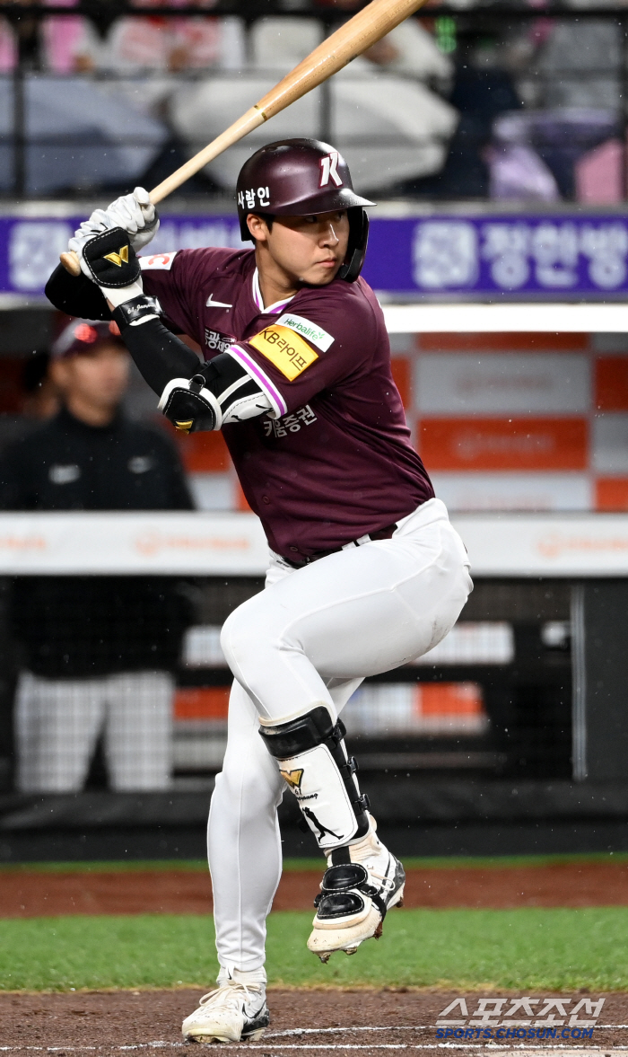 '9억팔'의 기구했던 야구 인생...이제는 군대다 "매년 똑같은 말씀만 …