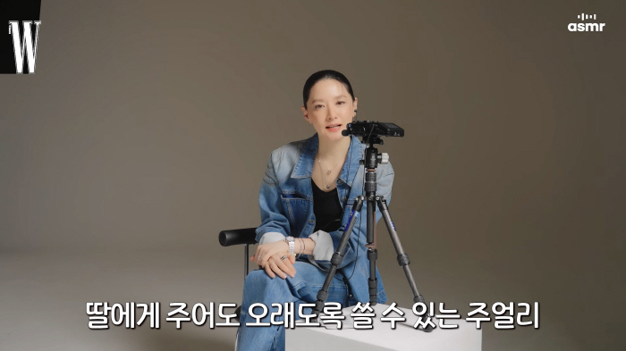 "살짝 핫도그에 꽂혔다"..이영애, 건강식만 먹는줄 알았더니(WKOREA)