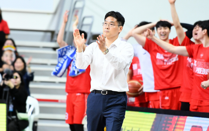 [현장인터뷰]함지훈 "사실 힘들었지만 동료들 덕에"…조동현 감독 "빼주고…