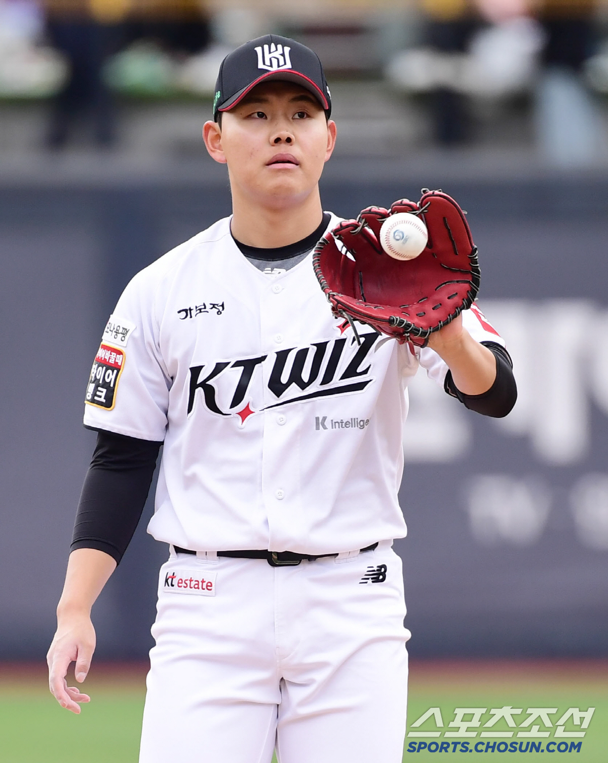소형준 첫 승+박영현 6SV…'우박 혈투' KT, 삼성 잡고 2연승 행진…