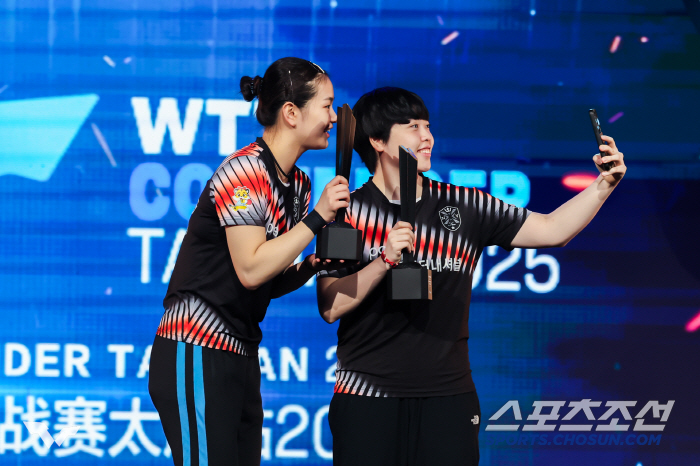 "포스코 선후배가 해냈다!" 金나영X유한나,中꺾고 WTT 첫 우승 감격!…