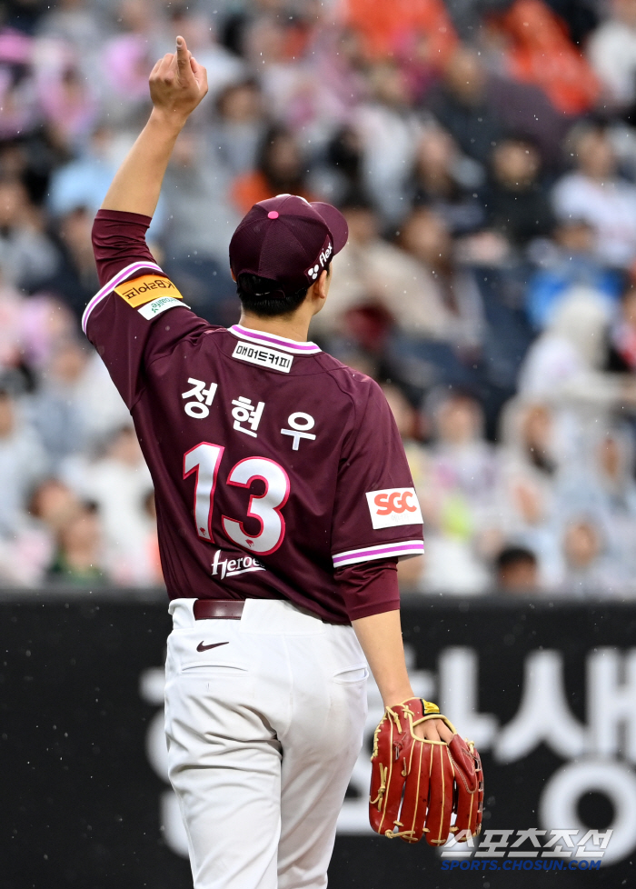 "의미 없는 공 버려" 14년차 베테랑 포수의 한마디, 5억팔 루키 깨웠…