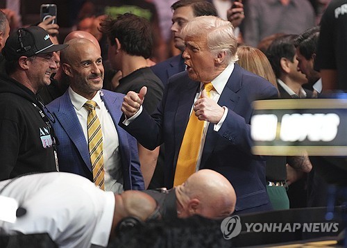 주치의 "트럼프, 뛰어난 인지능력·신체 건강…직무 수행 적합"(종합)
