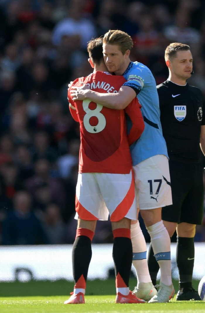 SON 닮은 'EPL 레전드' 인기 대폭발! 전 세계서 '이적문의 쇄도'…