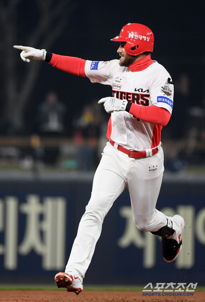 '59홈런 페이스, 홈런 단독 1위' 폭망 분위기, ML 88홈런 거포의…