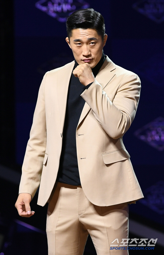 김동현, '성적 학대+금전 착취' 교주에 충격…신도들 간 임신 강요까지('히든아이')